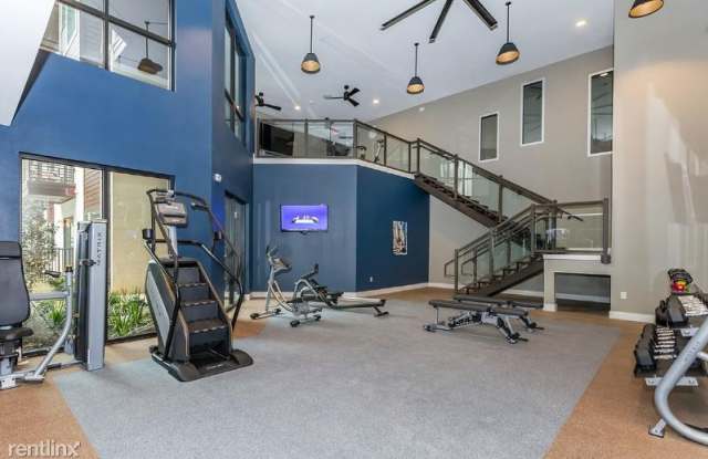 2518 Elmont Dr Gallery 3