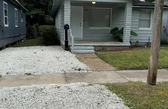 **Move in ready - 3/2 Renovated single family home photos photos