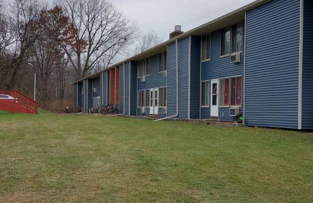 Woodland Apartments (Platteville) Gallery 1
