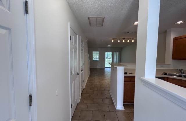 957 Pendant Cir Gallery 2