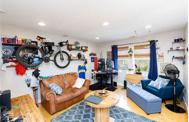 Top Floor One Bed in Trinidad Gallery 3
