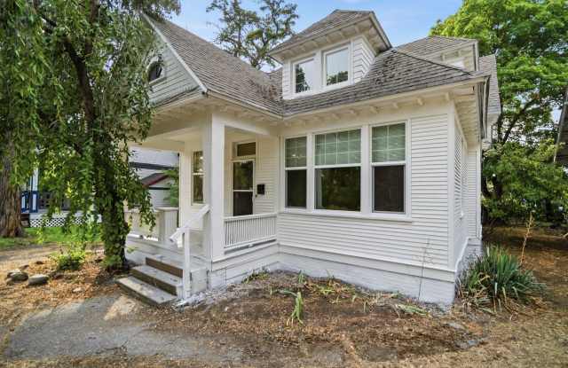 Charming 5-Bedroom Home with Fenced Yard in Spokane Gallery 1