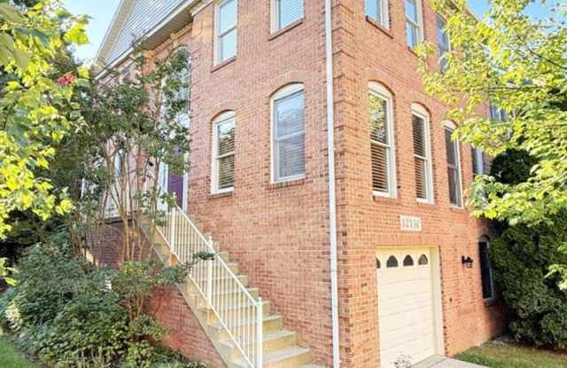 Charming 3-Bedroom Townhome in Sought-After Travilah Crest! Gallery 3