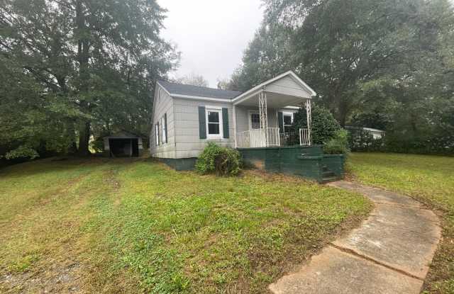 3 bedroom 1 bath house available! Freshly Painted photos photos