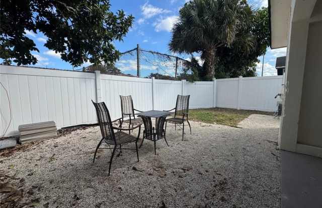 980 SW 76th Ave photos photos