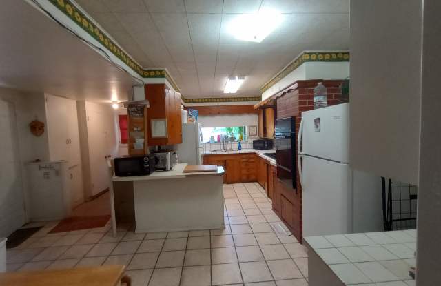 871 E Franklin Ave photos photos