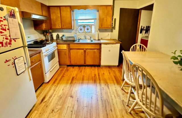 Charming 3 Bedroom photos photos