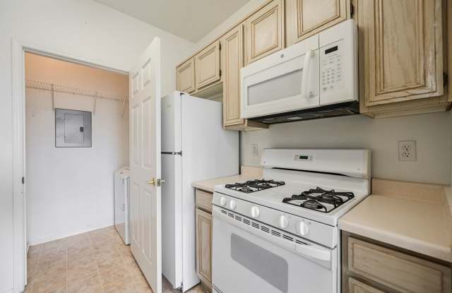 Spectacular Two Bedroom Condo Located In A Gated Community With Sparkling Amenities! Gallery 3