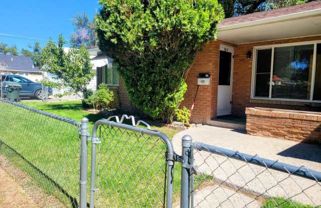 Quaint 2 bedroom, 1 bath brick duplex unit photos photos