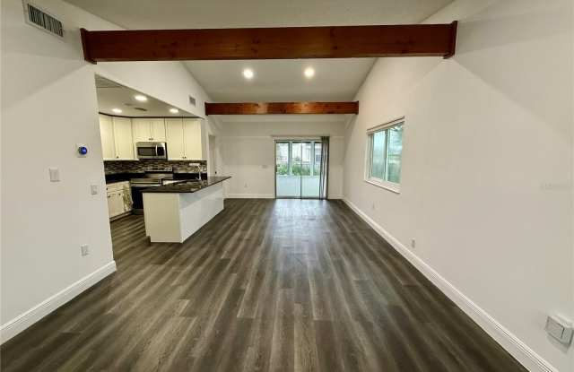 4999 DOVER CIR Gallery 3