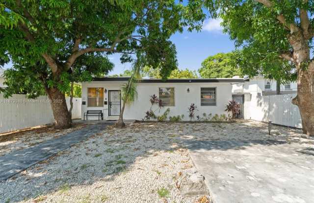 2453 SW 17th St photos photos