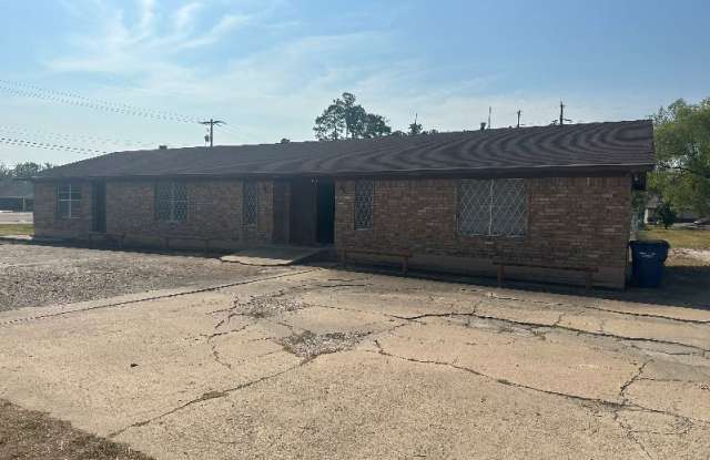 125 W Monroe St 125 - 125 West Monroe Street, Kountze, TX 77625
