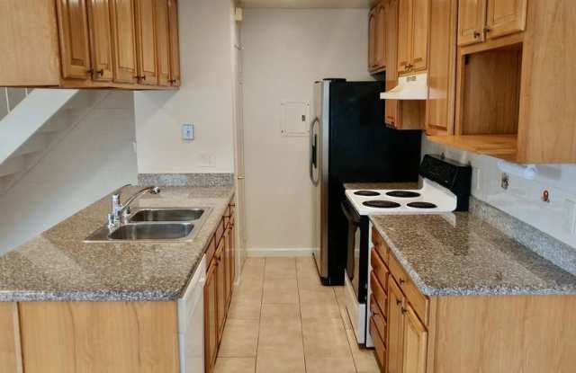 2313 Samaritan Dr Gallery 1