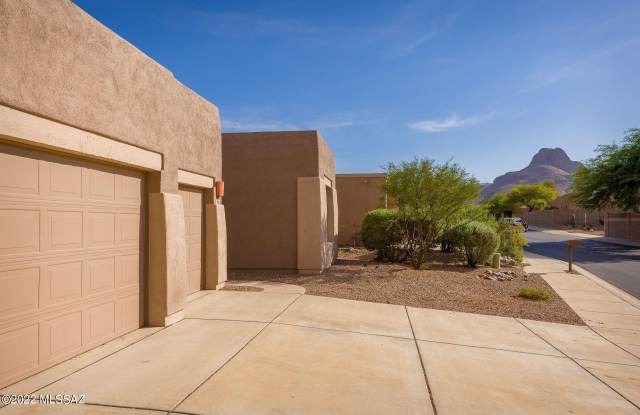 8418 N Sunny Rock Ridge Drive Gallery 2