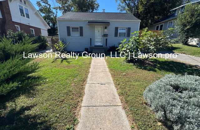 Updated, Cozy Two Bedroom Home in Wasena! Lawn Care Included! - 1234 Kerns Avenue Southwest, Roanoke, VA 24015