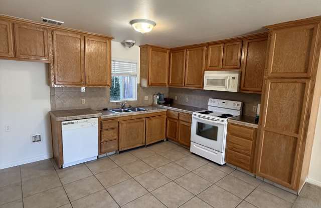 21600 Loop Street - A - 21600 Loop Street, Golden Hills, CA 93561