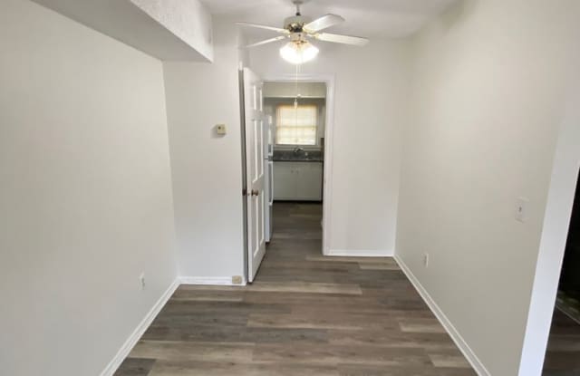 The Cloister Condominiums - 2 bedroom, 1 bath ***RENT SPECIAL*** Gallery 3