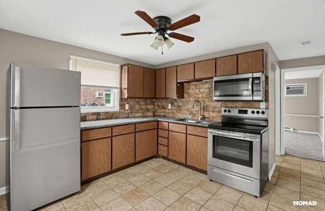 Charming 1BR Duplex in Manteno Gallery 4