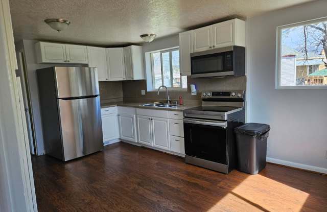 Beautiful 5 Bedroom home in Great Layton Location! photos photos