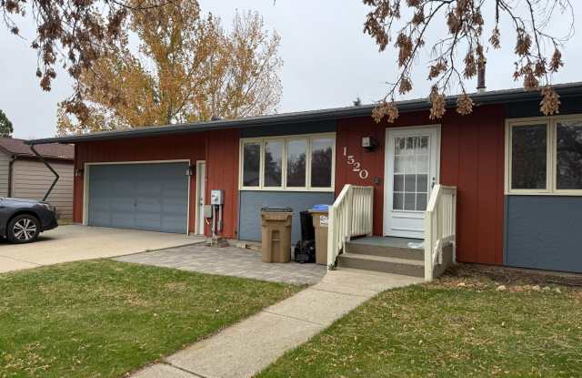 1520 Glacial Drive Minot, ND 58703 Gallery 1