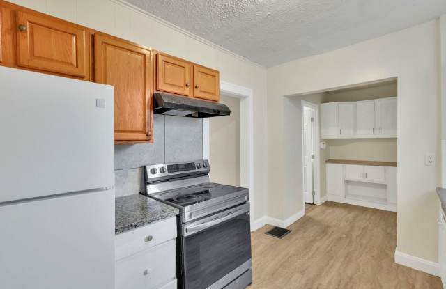 Freshly Updated 2 Bedroom Single-Family Home Gallery 1