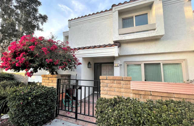 Gorgeous townhome located in a desirable Irvine community! - 14 Navarre, Irvine, CA 92612
