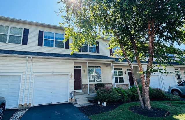 Located in the Highgates subdivision in Upper Macungie Township this 3 bedroom, 2.5 bath townhouse photos photos