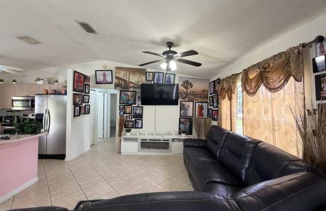 1342 SW Wampler Avenue Gallery 2