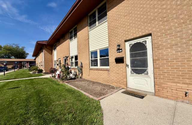 781 North Macomb Street Gallery 1