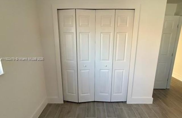 7152 SW 22nd St photos photos