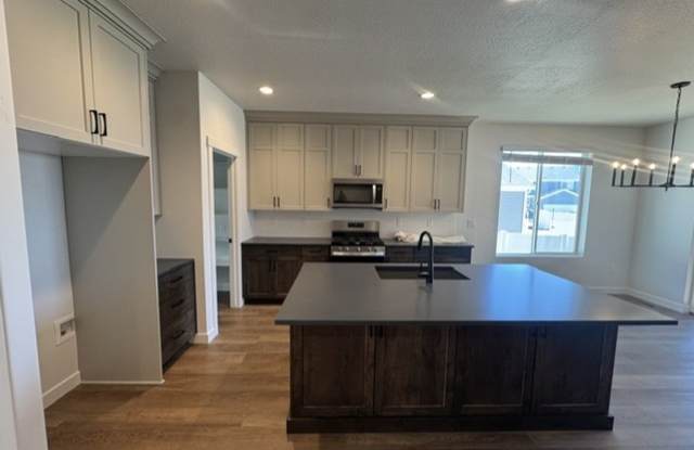 2 Weeks Rent Free – Spacious 4 Bed, 3 Bath Home for Rent in Marriott Slaterville! Gallery 3