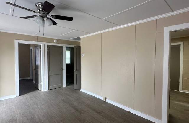 3 BEDROOM/1 BATH HOUSE photos photos