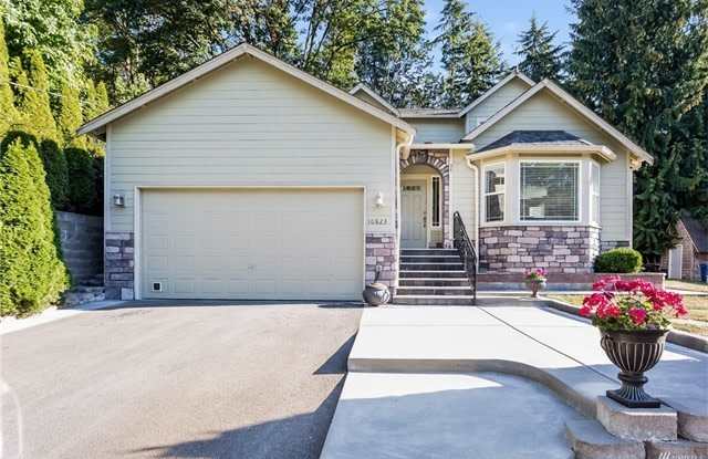 This Home Pops with Color!! photos photos
