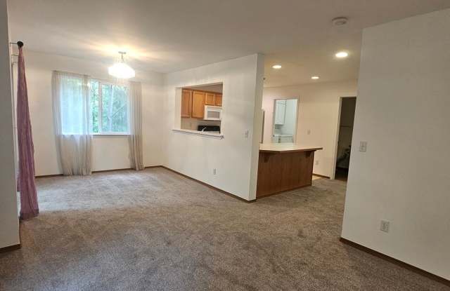 Beautiful CK School District Home Backing to Greenbelt – Pets Negotiable! Gallery 4