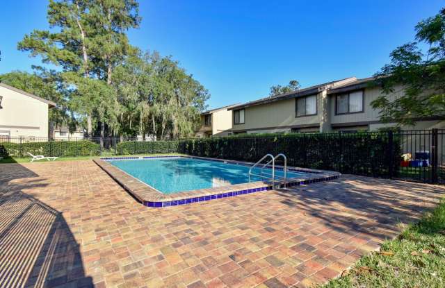 Spacious 2 Bed, 2.5 Bath Townhouse in Southfork Oaks – $1,375/mo photos photos