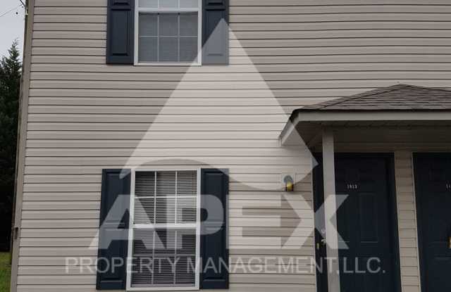 MOVE-IN SPECIAL,NO RENT TIL JUNE 1ST! - Nice 2 Bd | 1.5 Ba Townhouse in West Knox Condo Community! photos photos