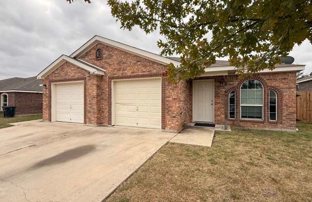 RENT REDUCTION  RENT SPECIAL - AVAILABLE NOW! photos photos