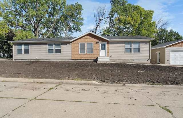 3 Bedroom, 2 Bathroom Home Charles City Iowa Gallery 4