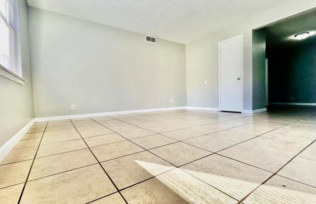3824 Englewood Circle Gallery 2