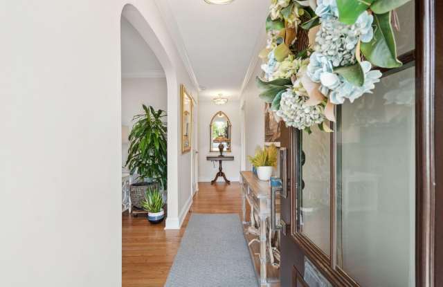 739 Pitt Street Gallery 4