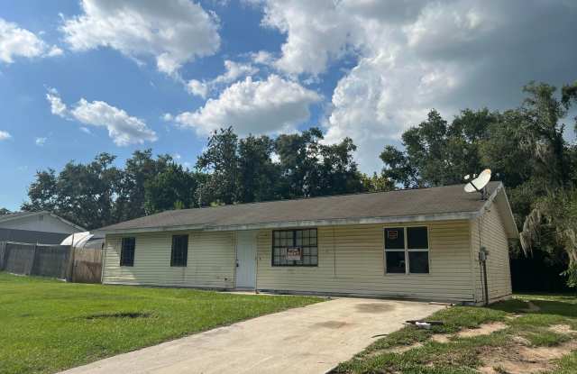Beautiful 4BR/1BA Dade City Home NO APPLICATION FEE! photos photos