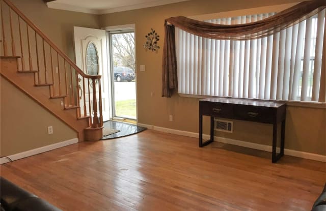 14 S Elm St - 14 South Elm Street, Hicksville, NY 11801