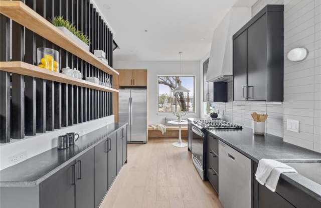 Stunning 2-bed/2-bath Condo Available For Lease photos photos Stunning 2-bed/2-bath Condo Available For Lease photos photos