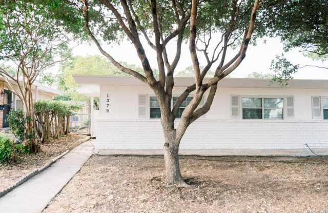 1379 Oblate Dr Gallery 4