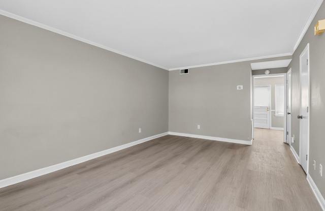 Beautiful Two Bedroom Condo in Ashbrook Community! Gallery 3