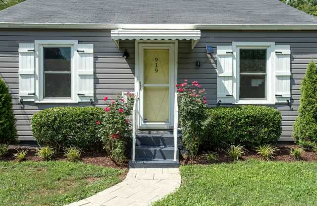Cute and Cozy Home in Cleveland Park, Walk to Mas Tacos and The Pharmacy, Minutes to Five Points, Large Fenced Yard, Pet Friendly, Workshop photos photos
