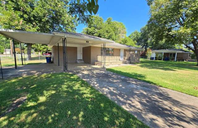 302 N Lincoln Gallery 1