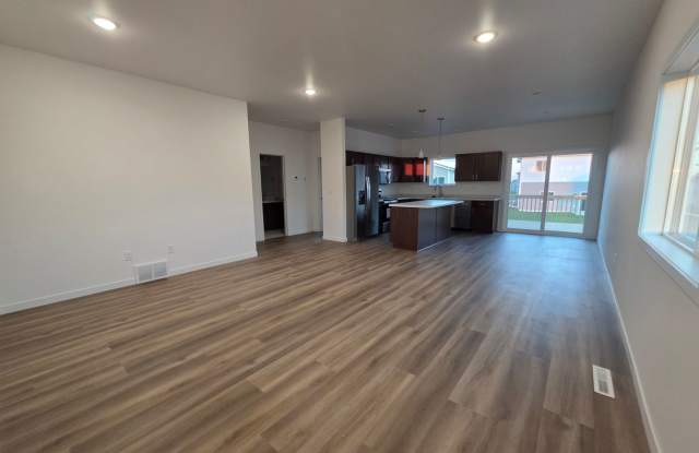 4 Bedroom 2 Bathroom House Gallery 4