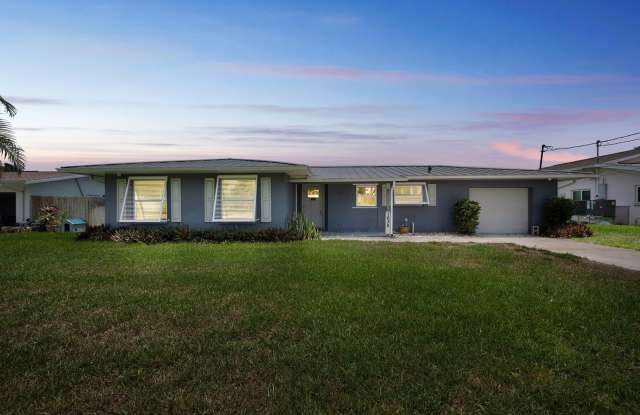Charming 3BR House in Cape Coral - Gulf Access Canal - No Bridges photos photos