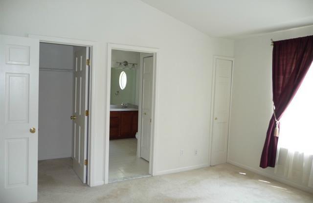 1319 Anne Gallery 4